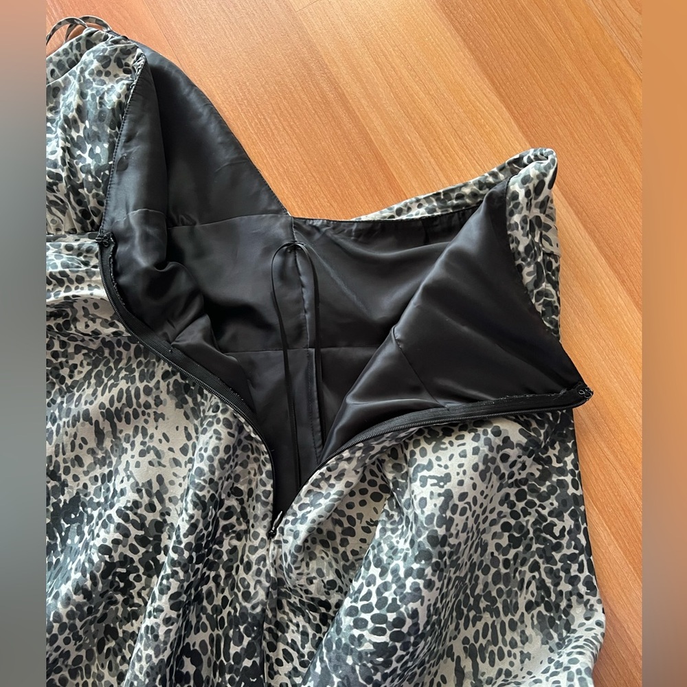Express 100% Silk Leopard Print Halter Dress Y2K Size 12 Flowy - Picture 13 of 16